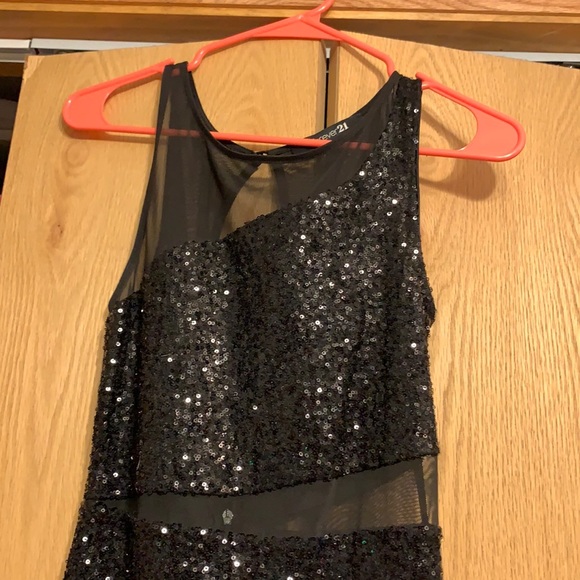 Forever 21 Sequin Dress, in excellent condition and shape, only worn a few times - Picture 1 of 4